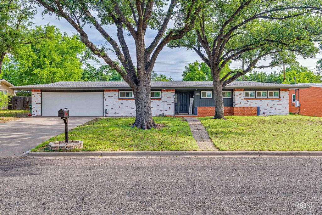 Image 1 of property listing at 2614 University Avenue, San Angelo, TX 76904