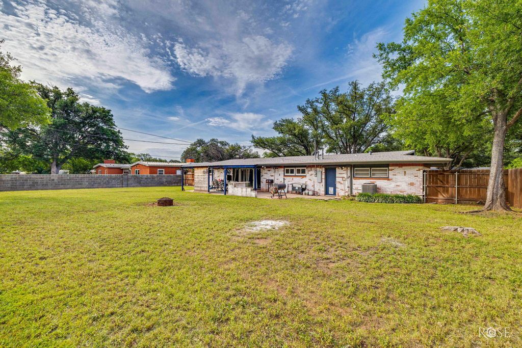 Image 25 of property listing at 2614 University Avenue, San Angelo, TX 76904