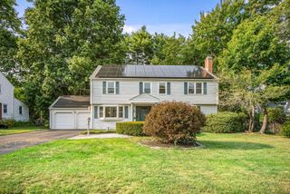 8 Tanglewood Road, West Hartford, CT 06117