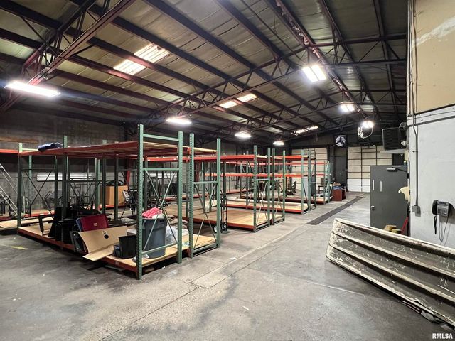 2501 BLACKHAWK Street, Davenport, IA 52802