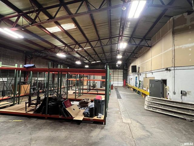 2501 BLACKHAWK Street, Davenport, IA 52802