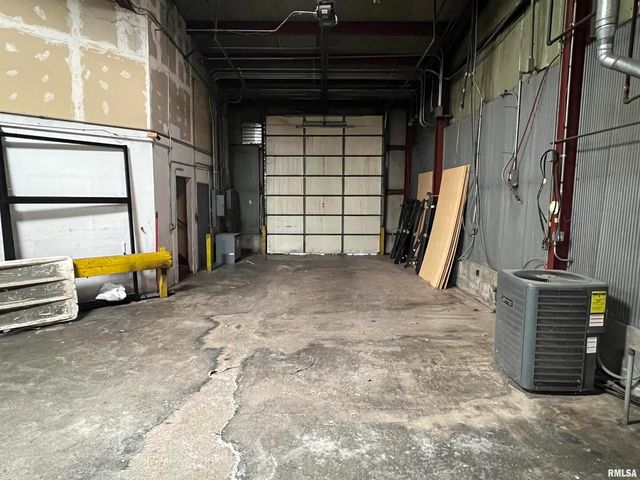 2501 BLACKHAWK Street, Davenport, IA 52802