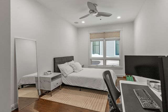 350 W 2nd St 2, Boston, MA 02127