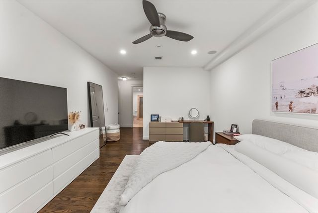 350 W 2nd St 2, Boston, MA 02127