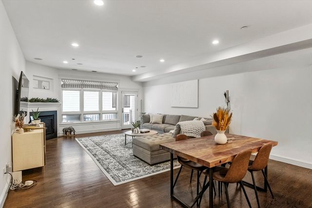 350 W 2nd St 2, Boston, MA 02127