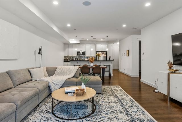 350 W 2nd St 2, Boston, MA 02127