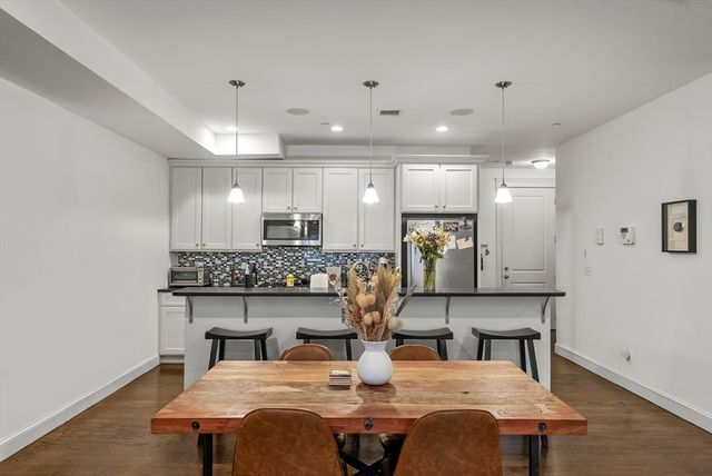 350 W 2nd St 2, Boston, MA 02127