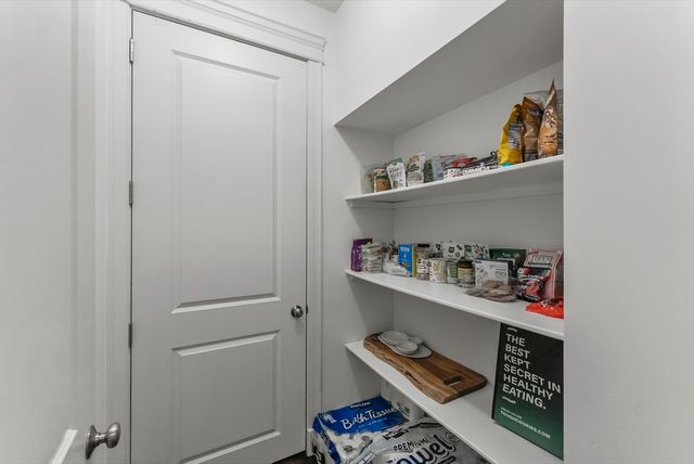 350 W 2nd St 2, Boston, MA 02127