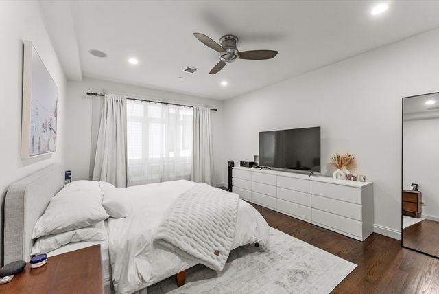 350 W 2nd St 2, Boston, MA 02127