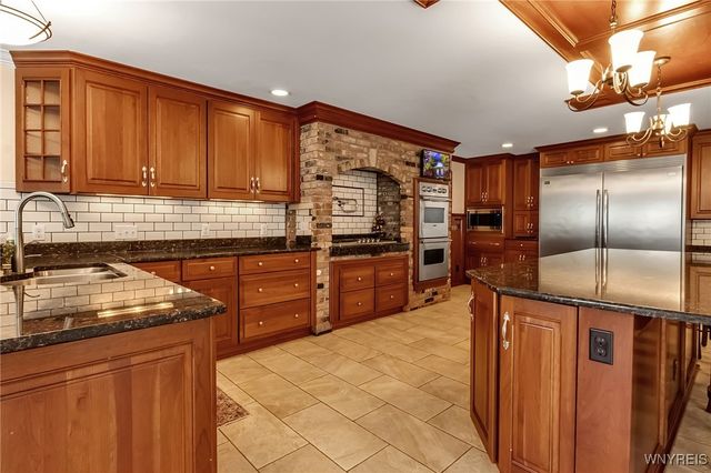 40 Waterford Park, Amherst, NY 14221