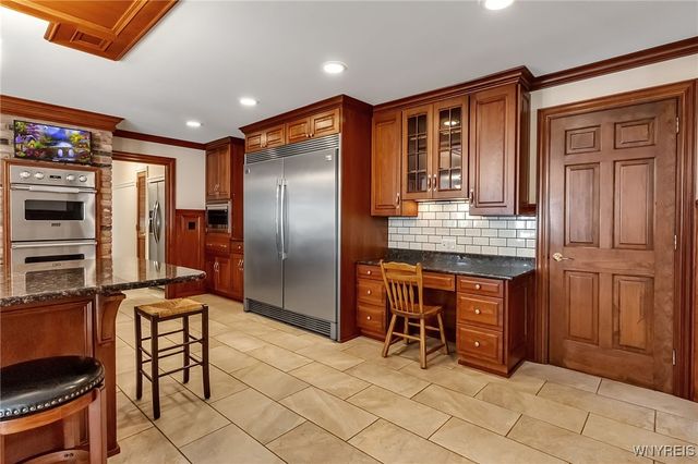 40 Waterford Park, Amherst, NY 14221