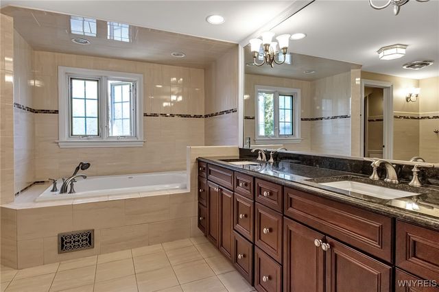 40 Waterford Park, Amherst, NY 14221