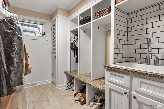 40 Waterford Park, Amherst, NY 14221