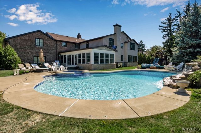 40 Waterford Park, Amherst, NY 14221