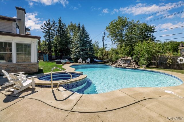 40 Waterford Park, Amherst, NY 14221