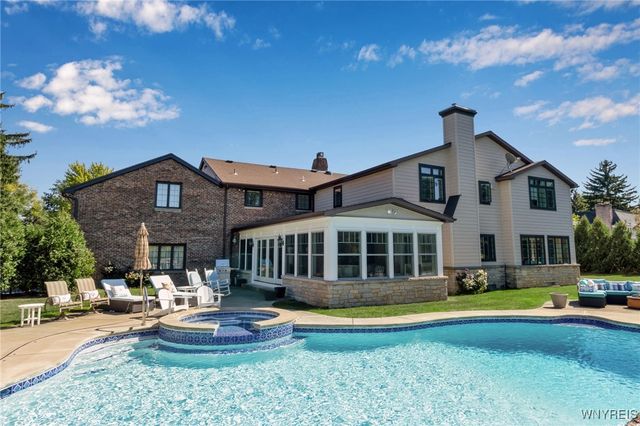 40 Waterford Park, Amherst, NY 14221