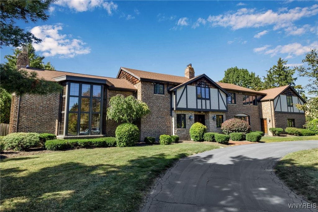 40 Waterford Park, Amherst, NY 14221