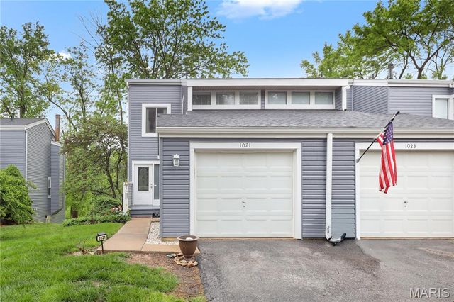 1021 Fairways Drive 1, Lake St Louis, MO 63367