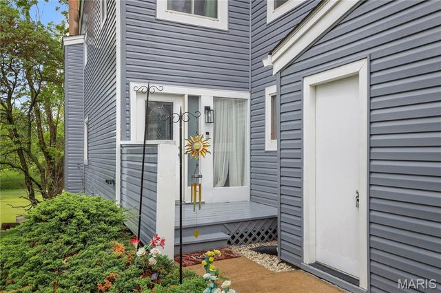 1021 Fairways Drive 1, Lake St Louis, MO 63367