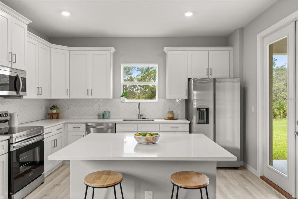 Image 7 of property listing at 4329 CREMONA DRIVE, Sebring, FL 33872