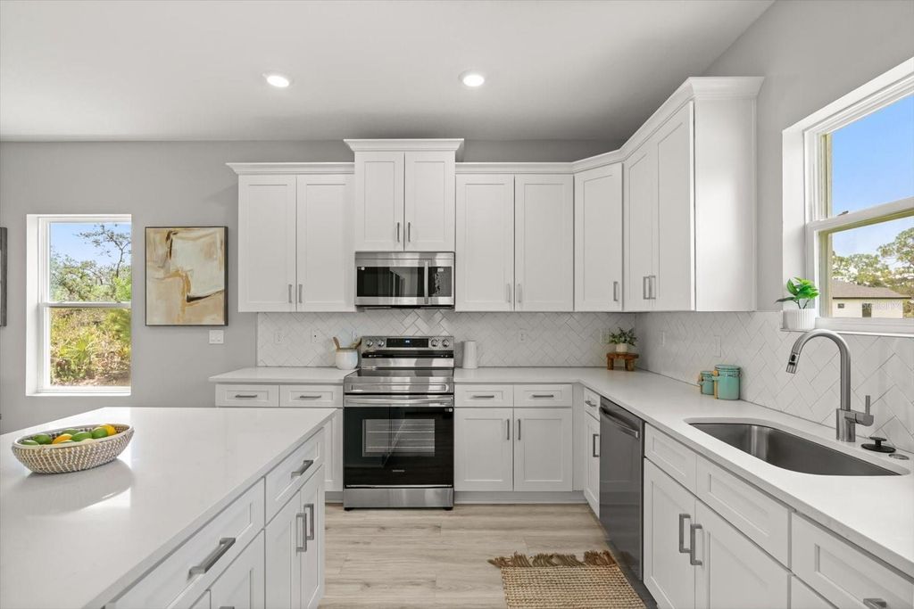 Image 10 of property listing at 4329 CREMONA DRIVE, Sebring, FL 33872