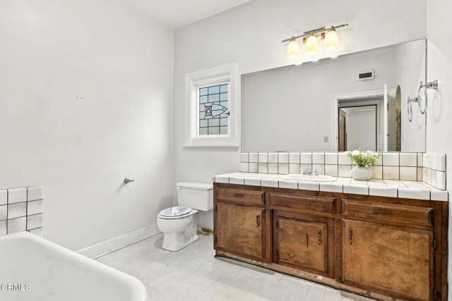 1525 Alta Vista Drive, Bakersfield, CA 93305