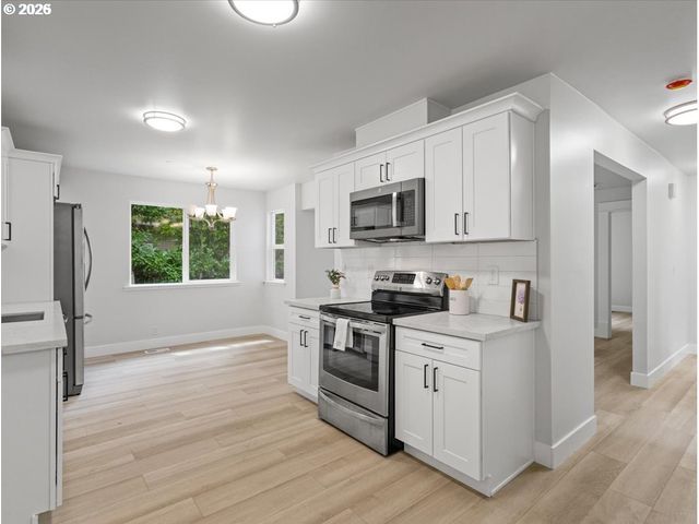 234 Ne CLEVELAND Ave, Gresham, OR 97030