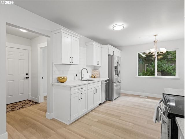 234 Ne CLEVELAND Ave, Gresham, OR 97030