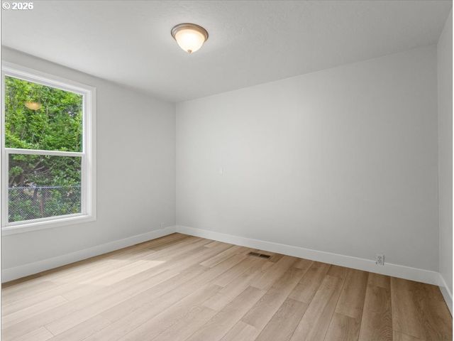 234 Ne CLEVELAND Ave, Gresham, OR 97030