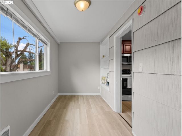 234 Ne CLEVELAND Ave, Gresham, OR 97030