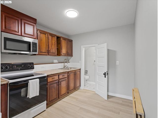 234 Ne CLEVELAND Ave, Gresham, OR 97030