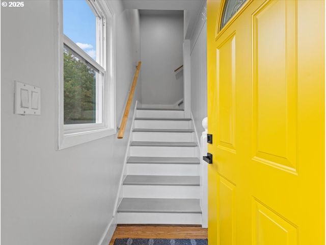 234 Ne CLEVELAND Ave, Gresham, OR 97030