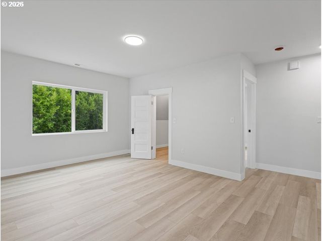 234 Ne CLEVELAND Ave, Gresham, OR 97030