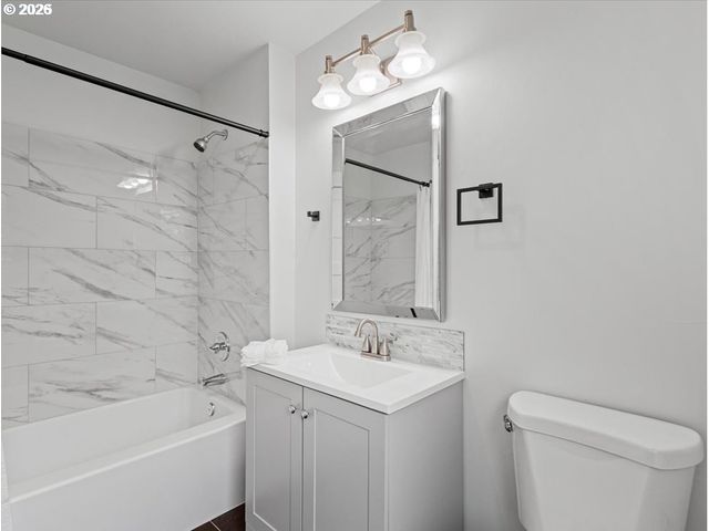 234 Ne CLEVELAND Ave, Gresham, OR 97030