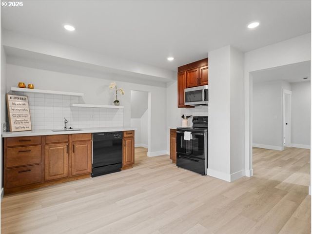 234 Ne CLEVELAND Ave, Gresham, OR 97030