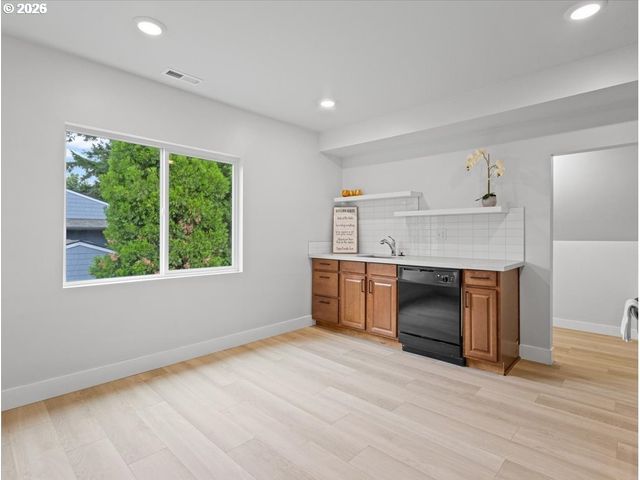 234 Ne CLEVELAND Ave, Gresham, OR 97030