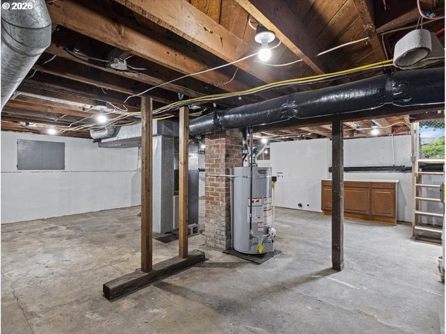 234 Ne CLEVELAND Ave, Gresham, OR 97030