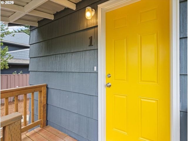 234 Ne CLEVELAND Ave, Gresham, OR 97030