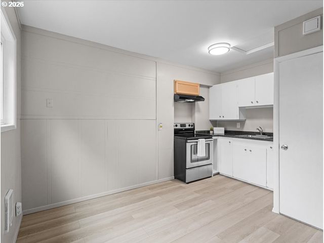 234 Ne CLEVELAND Ave, Gresham, OR 97030