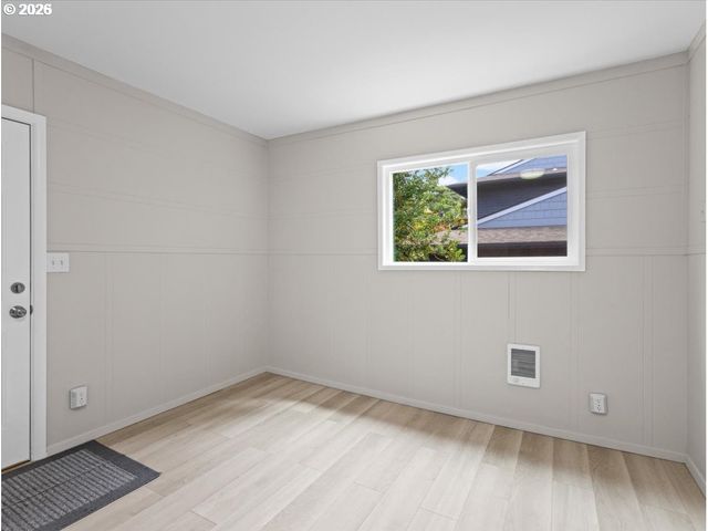 234 Ne CLEVELAND Ave, Gresham, OR 97030