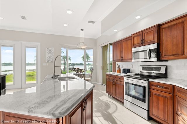 34 Meadowlake Circle S, Lake Placid, FL 33852