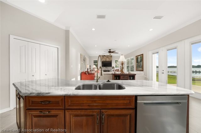 34 Meadowlake Circle S, Lake Placid, FL 33852