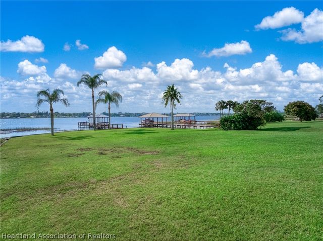 34 Meadowlake Circle S, Lake Placid, FL 33852