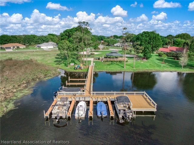 34 Meadowlake Circle S, Lake Placid, FL 33852