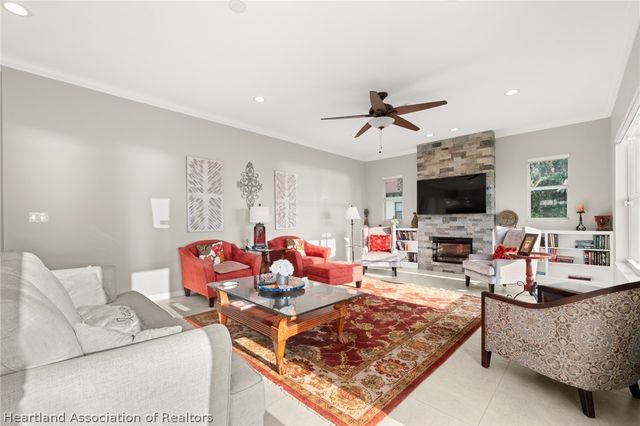 34 Meadowlake Circle S, Lake Placid, FL 33852