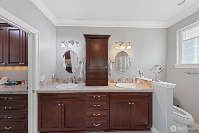 880 Shoshone Drive, La Conner, WA 98257