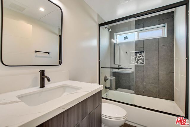 4547 Saturn Street, Los Angeles, CA 90019