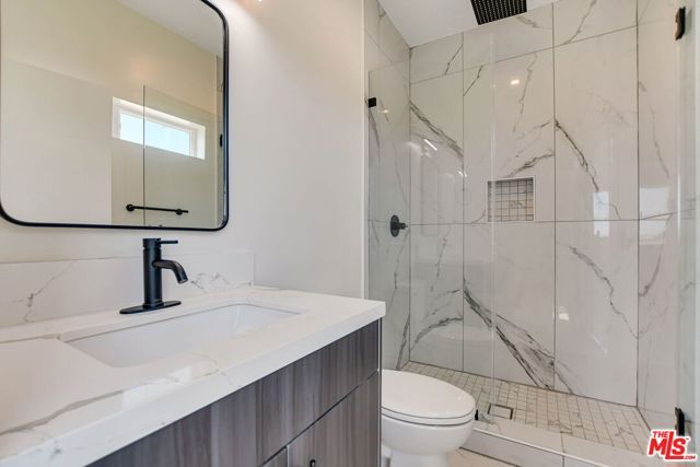 4547 Saturn Street, Los Angeles, CA 90019