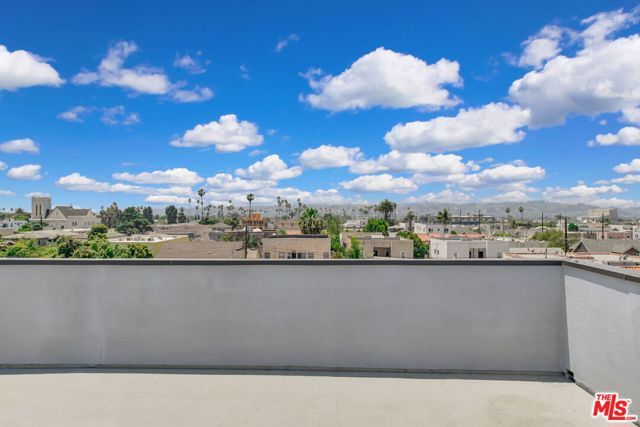 4547 Saturn Street, Los Angeles, CA 90019