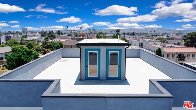 4547 Saturn Street, Los Angeles, CA 90019